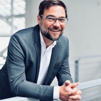 Hubertus Knauff Email