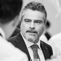 E-mail e número de telefone de Angelo di Mambro