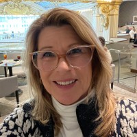 Leslie Benjamin Email & Phone Number