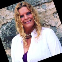Kimberlie Dennis Email & Phone Number