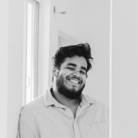 Vardaan Solia Email