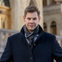 Kristian Larsen Email & Phone Number