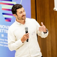 Moritz Leone Email