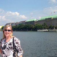 Brazosport Independent School District Employee Lori Halliday's profile photo