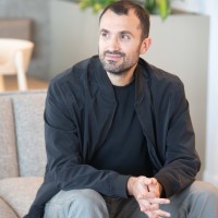 E-mail e número de telefone de Noam Alloush