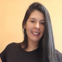 Renata Caldas Email