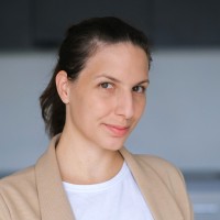 Lea Grešovnik Email