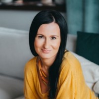 Anna Knapik Email