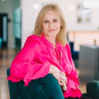 StreamBank Employee Roz Cawood's profile photo