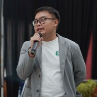 Eza Hazami Email & Phone Number