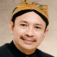 Dwi Waluyo Email & Phone Number