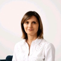 Célia MacEdo Email