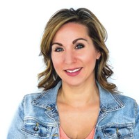 Naiomi Casillas Email & Phone Number