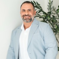 Robert Garay Email