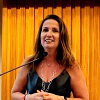 Carla Pinheiro Email