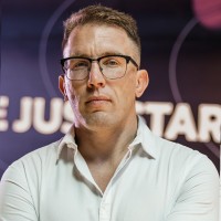 E-mail e número de telefone de Nikola Pavesic