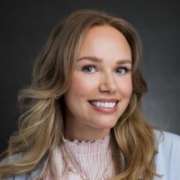 Complete Employee Amanda Reeves's profile photo