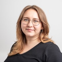 Julia Konschin Email