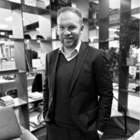 Yuri Manela Email
