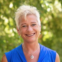 Where Real Estate Employee Laura Angyus's profile photo