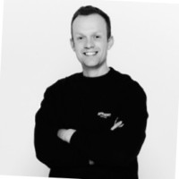 Represent Employee Tom Robinson's profile photo