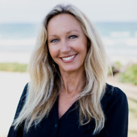 7cEscrow Employee Carrie Russell Ybarra's profile photo