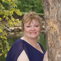 Happy Floors Employee Shirley English's profile photo