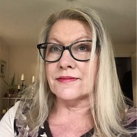 No company Employee Julie Howells's profile photo