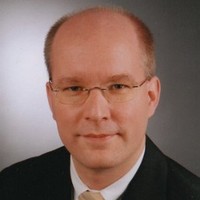 Marek Neumann Email