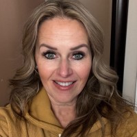 Crestline Coach Ltd. Employee Nicole Nickel's profile photo