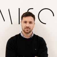 Marco Pettenuzzo Email