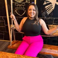Robin Ruth Employee Julia Roldan's profile photo