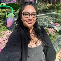 Veda Flores Email