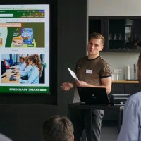 Philipp Wierz Email