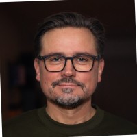 Robert Broström Email