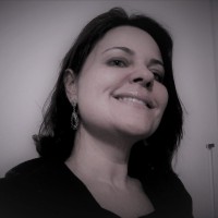 Roberta Vasques Email & Phone Number