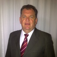 Ernani Follmann Email