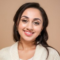 Ushna Hassan Email