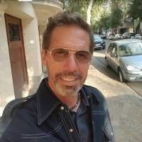 Robert Larsen Email & Phone Number