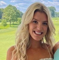 The Lip Bar Inc. Employee Gina Cunningham's profile photo