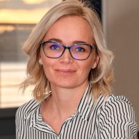 Izabella Török Email