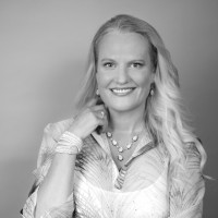 Nicci Larsen Email