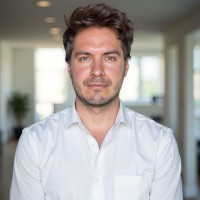 Leonardo Flores García Email
