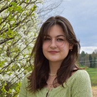 Flyleaf Books Employee Emma Holland's profile photo
