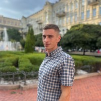 Maksym Kamakin Email