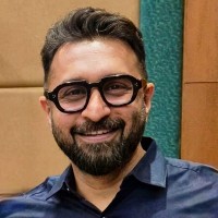 E-mail e número de telefone de Arun Nair