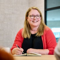 Mariska Kremer Email
