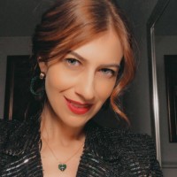 Lara Moura Email