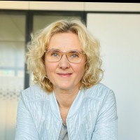 Kerstin Reuter Email