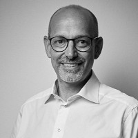 E-mail e número de telefone de Thierry Mueller